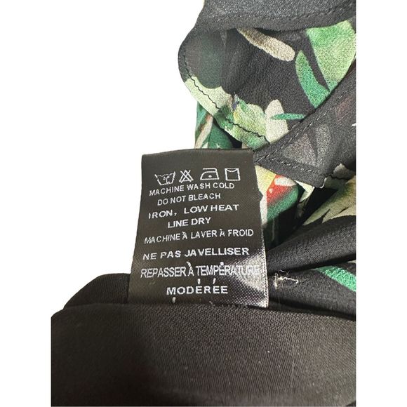 Adelyn Rae Floral Black Flutter Sleeve Lightweight Jumpsuit Romper Sz XS Women's - Picture 9 of 10